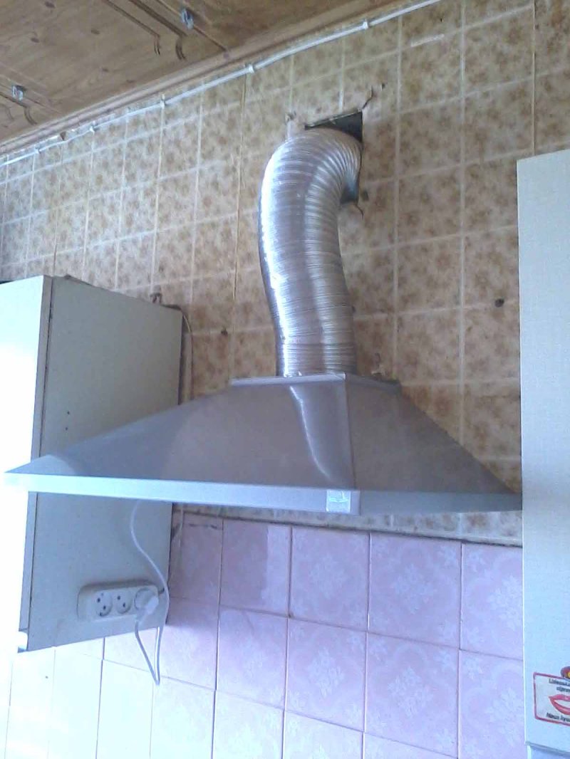 Hood for a kitchen without diverting to ventilation