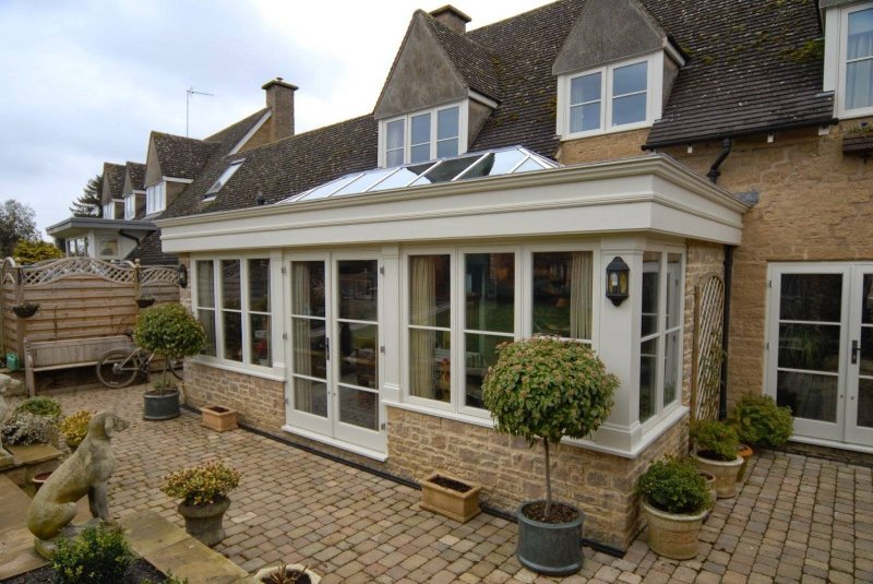 Closed veranda attached to the house