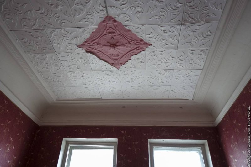 Ceiling tiles