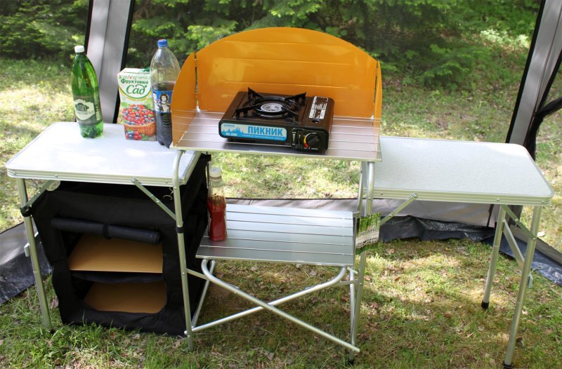 Mobile kitchen for camping