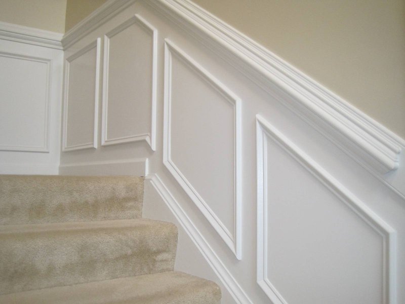 Decorative skirting board for walls