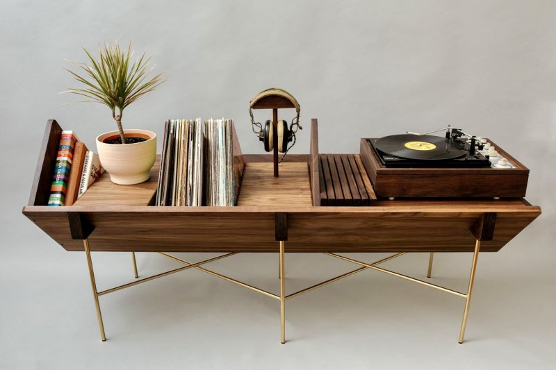 Tumbing for a vinyl player and Ikea records