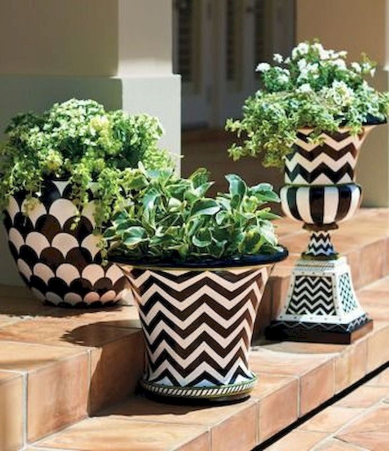 Decorate a flower pot