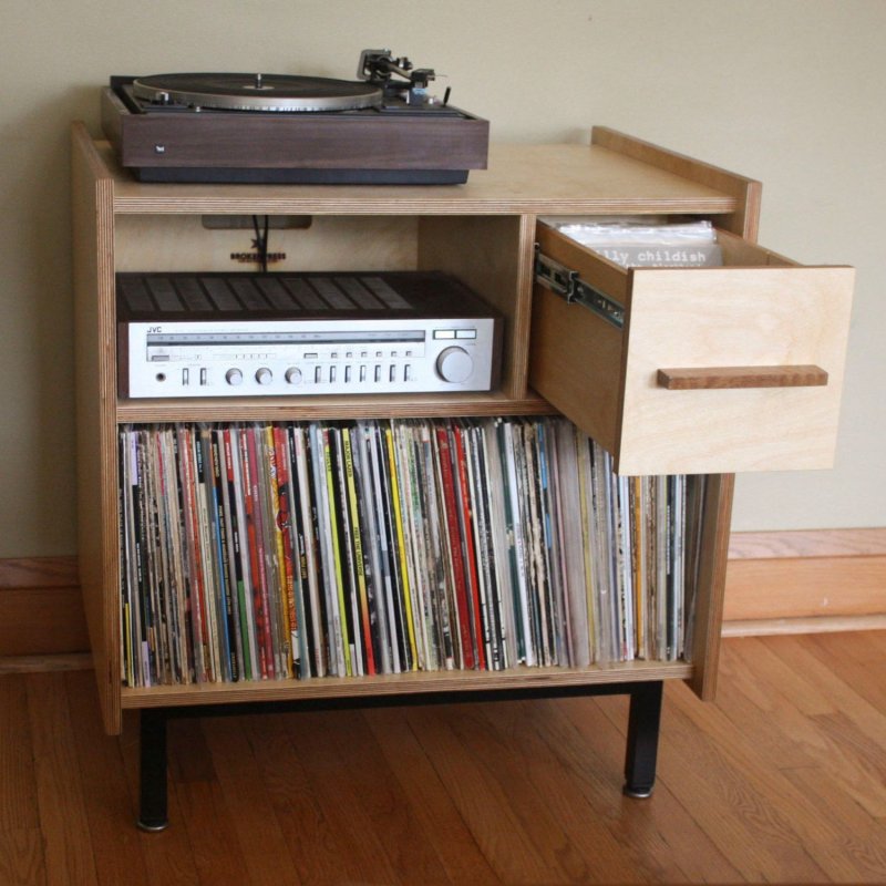 Tumbing for a vinyl player and Ikea records