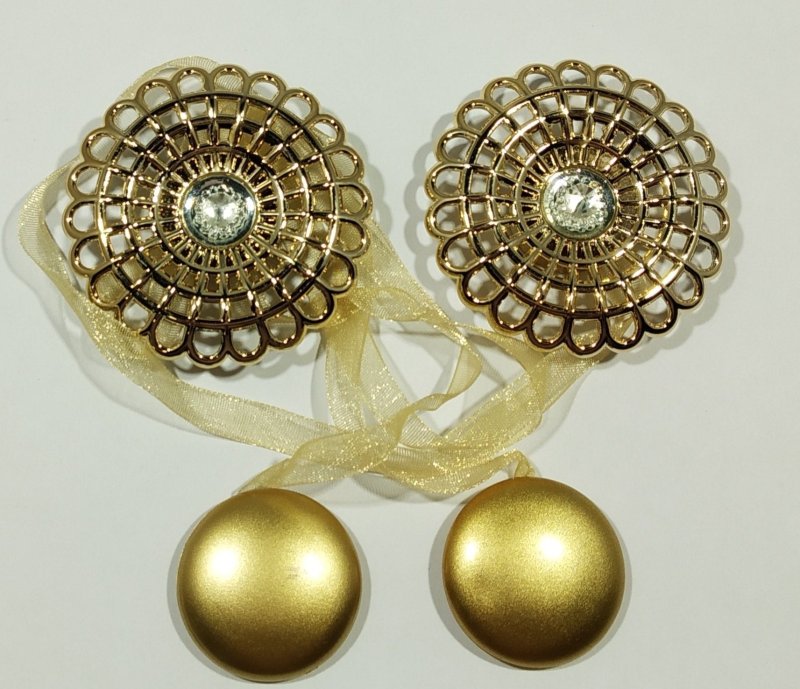 Pearl buttons