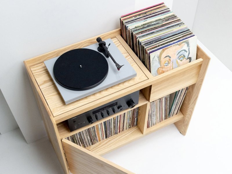 Tumbing for a vinyl player and Ikea records