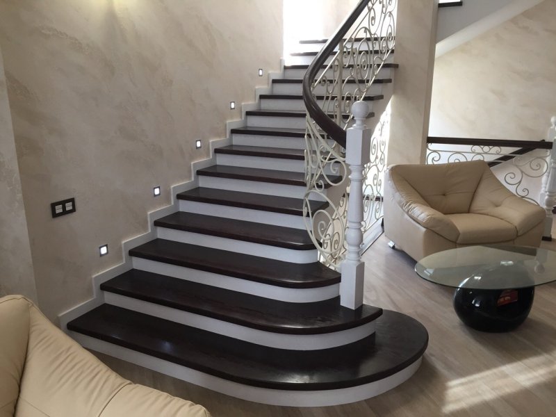 Finishing concrete staircase