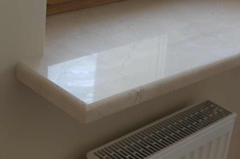 Porcelain granite window sills in the interior