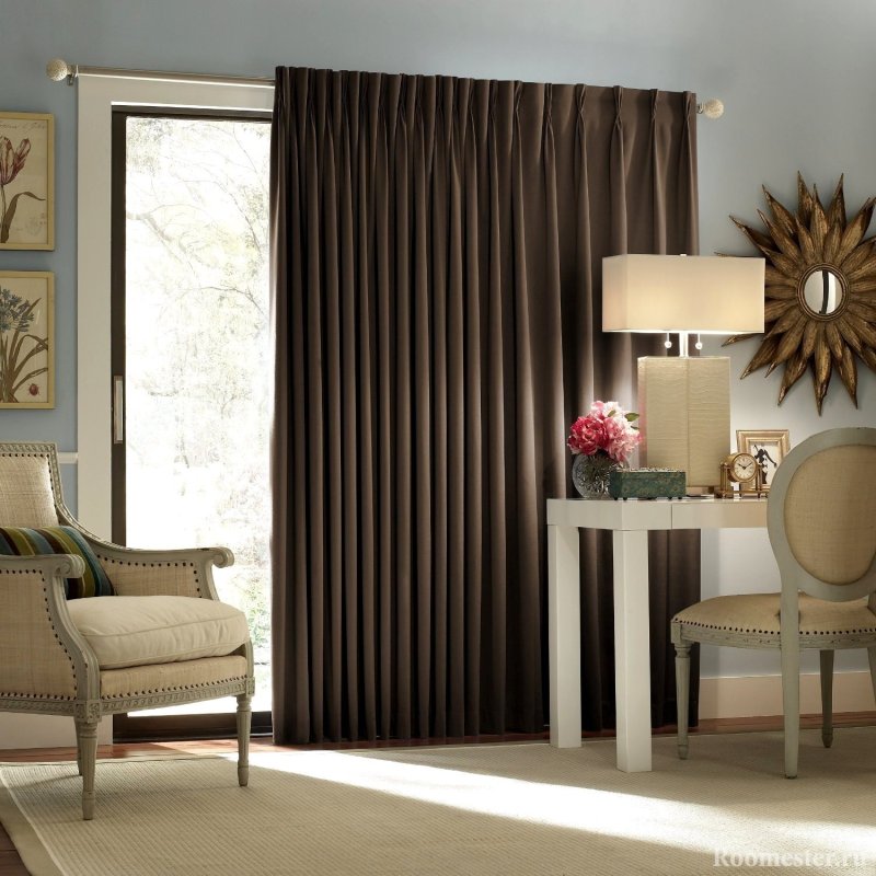 Brown curtains in the interior