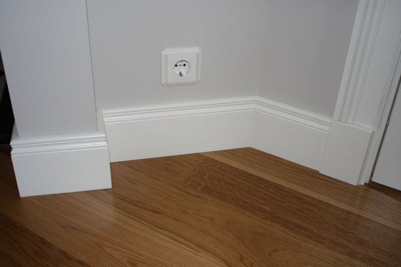 Skirting board in the interior