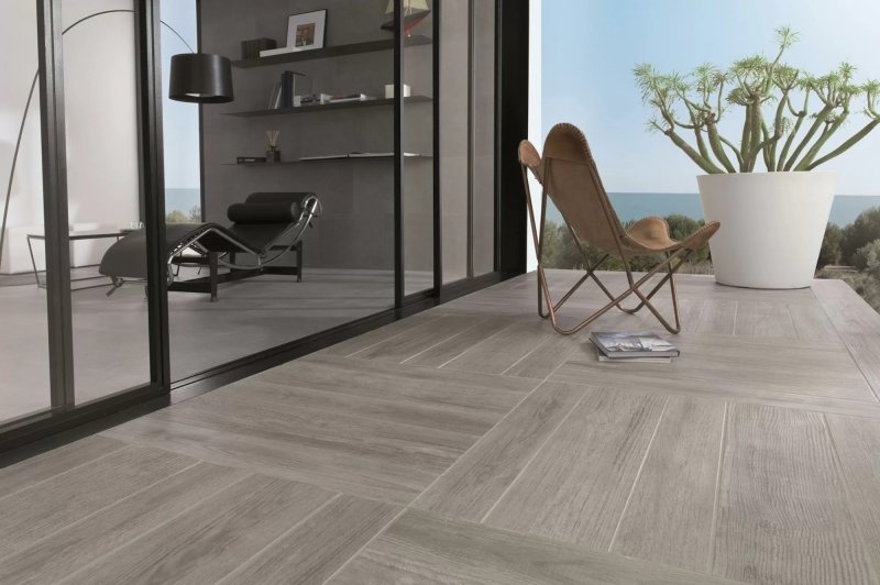 Porcelain tile for flooring