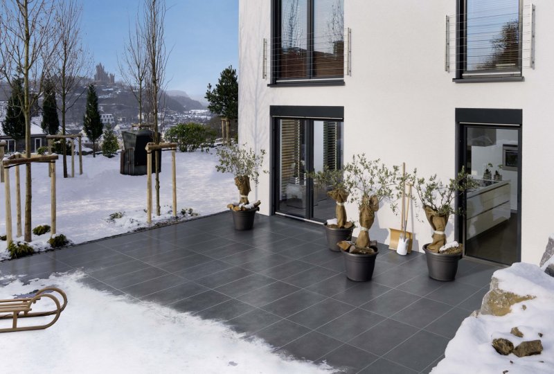 Porcelain tile for terrace