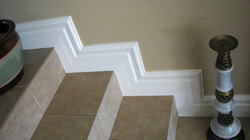 Skirting board for the stairs