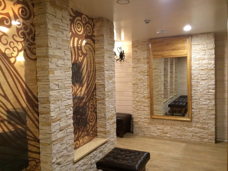 Wall decoration with decorative stone