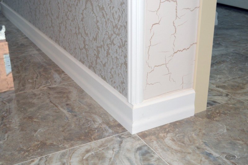 Tile skirting board