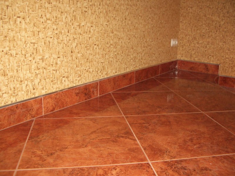 Tile plinth