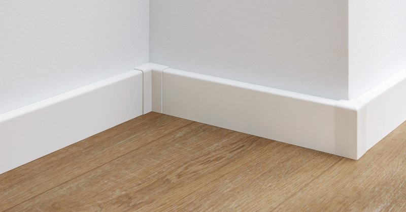 Skirting board in the interior