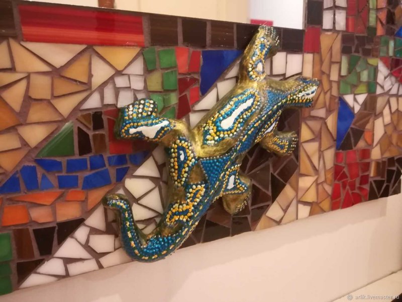 Gaudi mosaic lizard