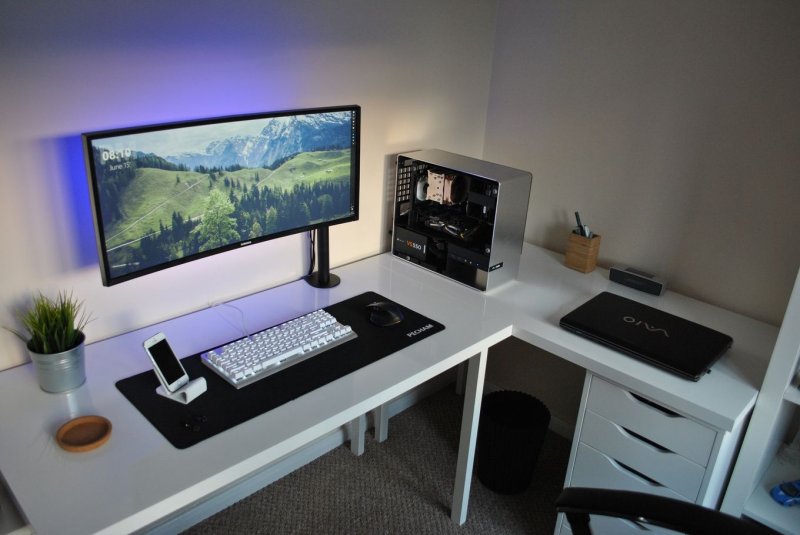 Computer table for two monitors