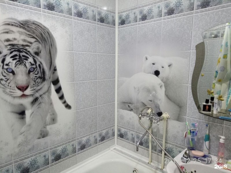 Tiger panels in the bathroom