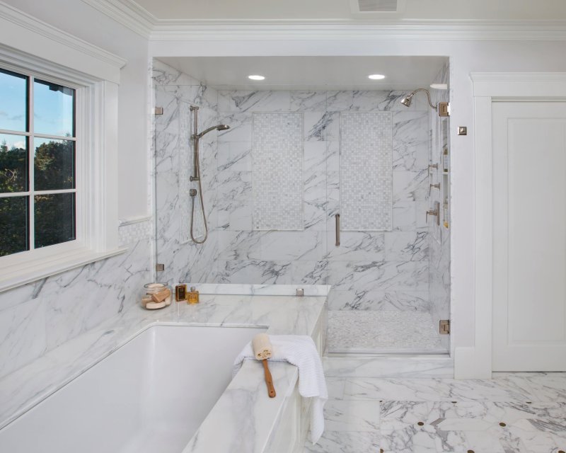 Bathroom with marble tiles