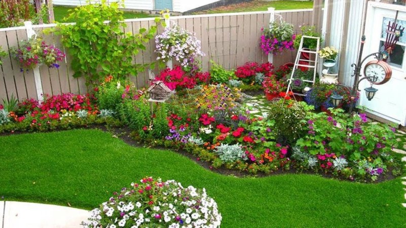 Flower bed design in the country