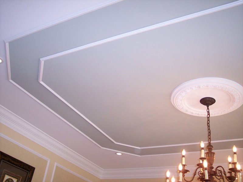 Moldings on the ceiling