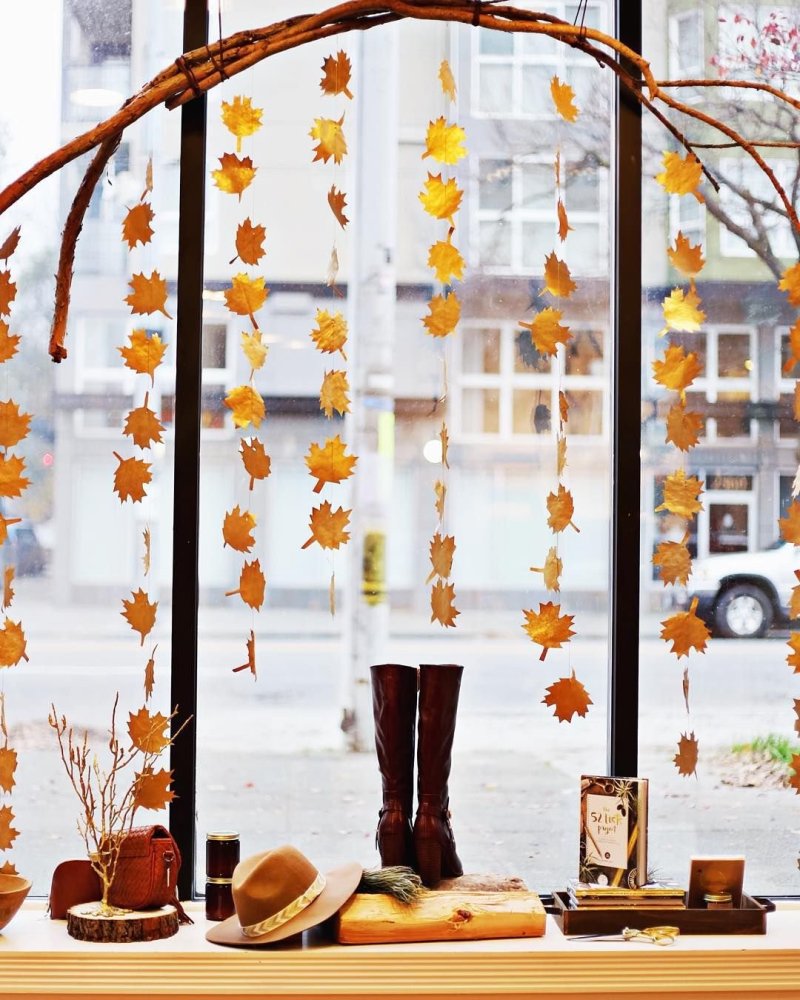 Autumn decor for windows