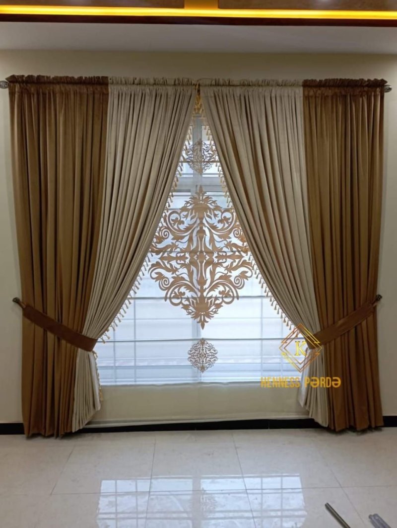 Curtains with openwork lambrequin