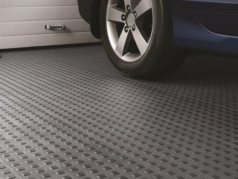 Rubber floor in a garage