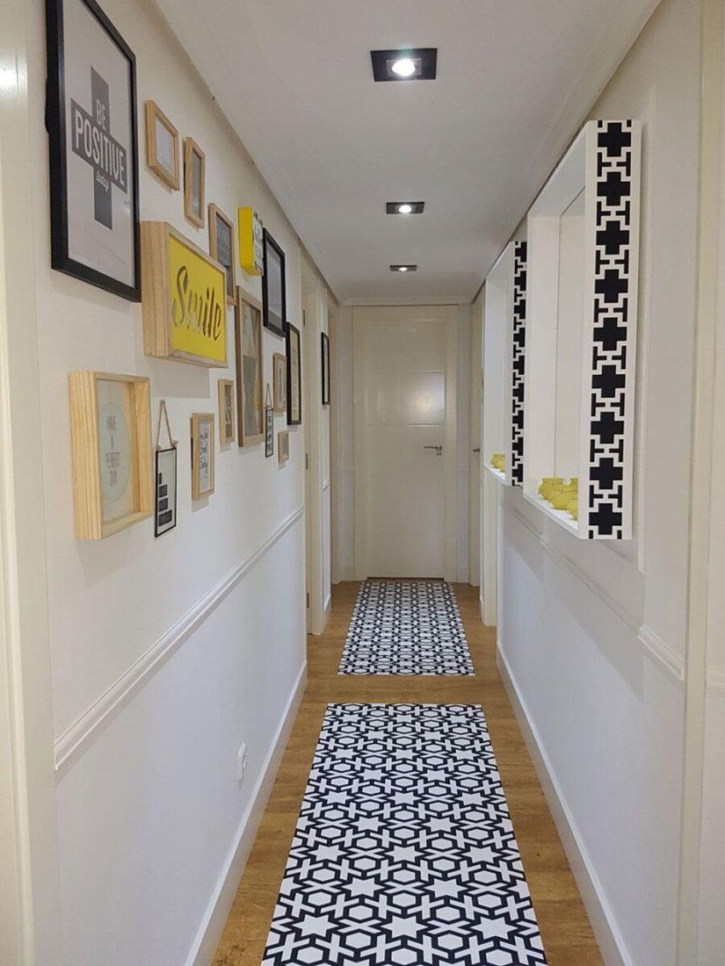 Decor of a narrow corridor