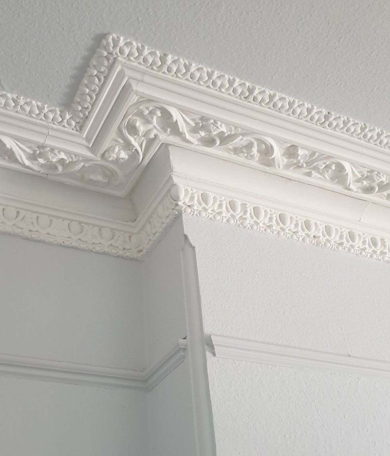 Ceiling skirting boards