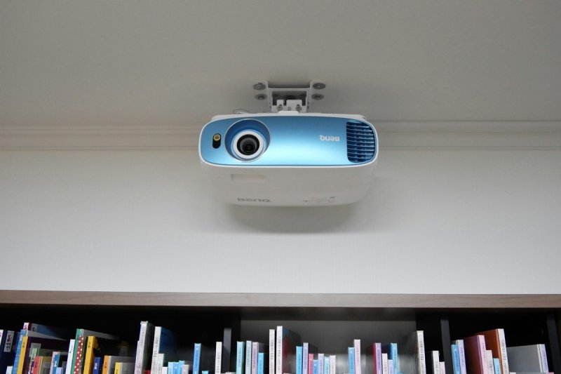 BenQ W1720 projector