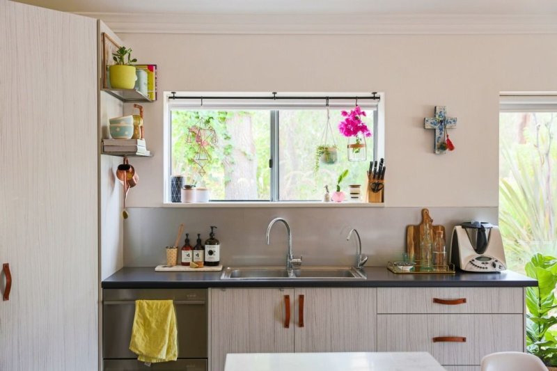 Kitchens with open shelves