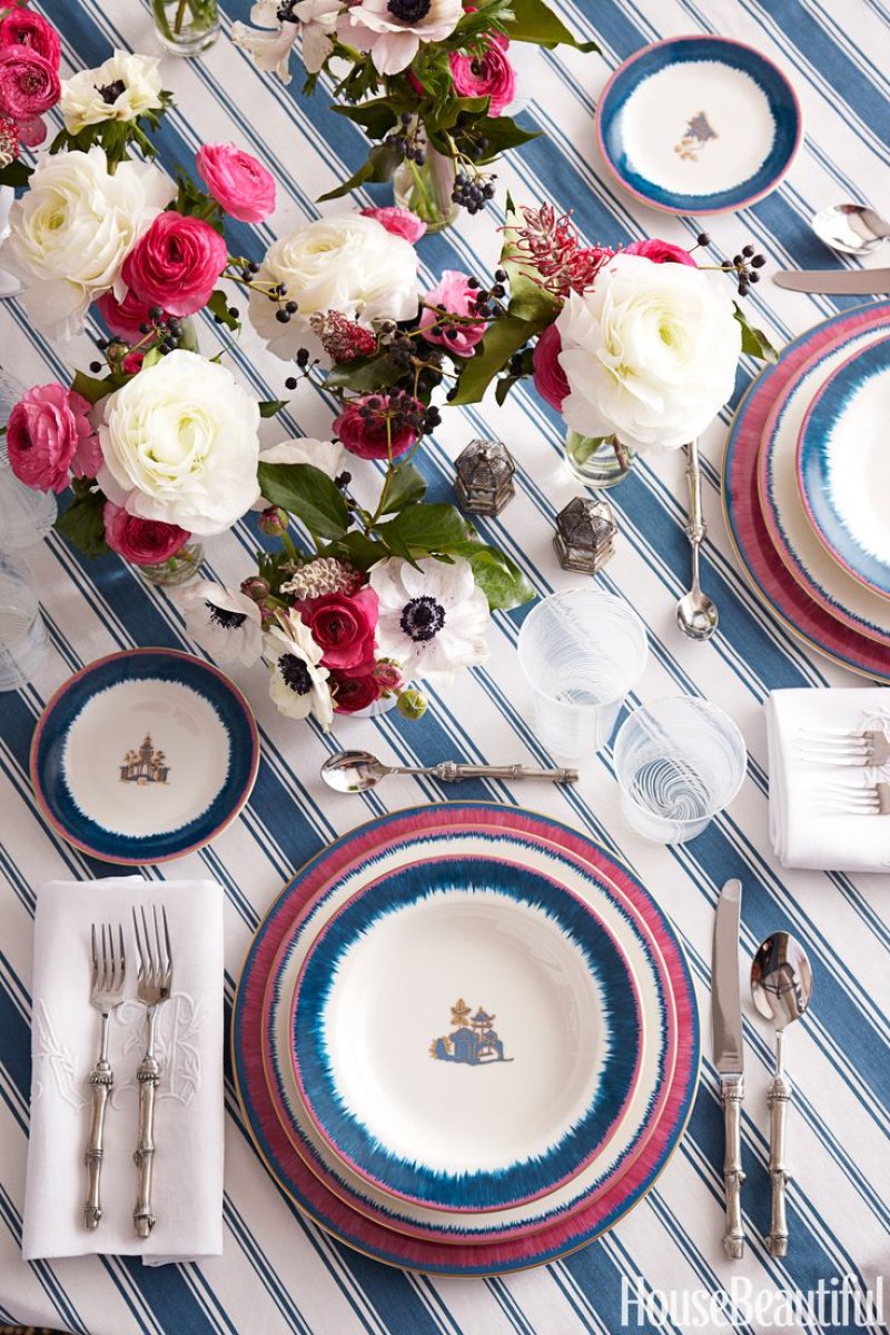 Table setting in blue tones