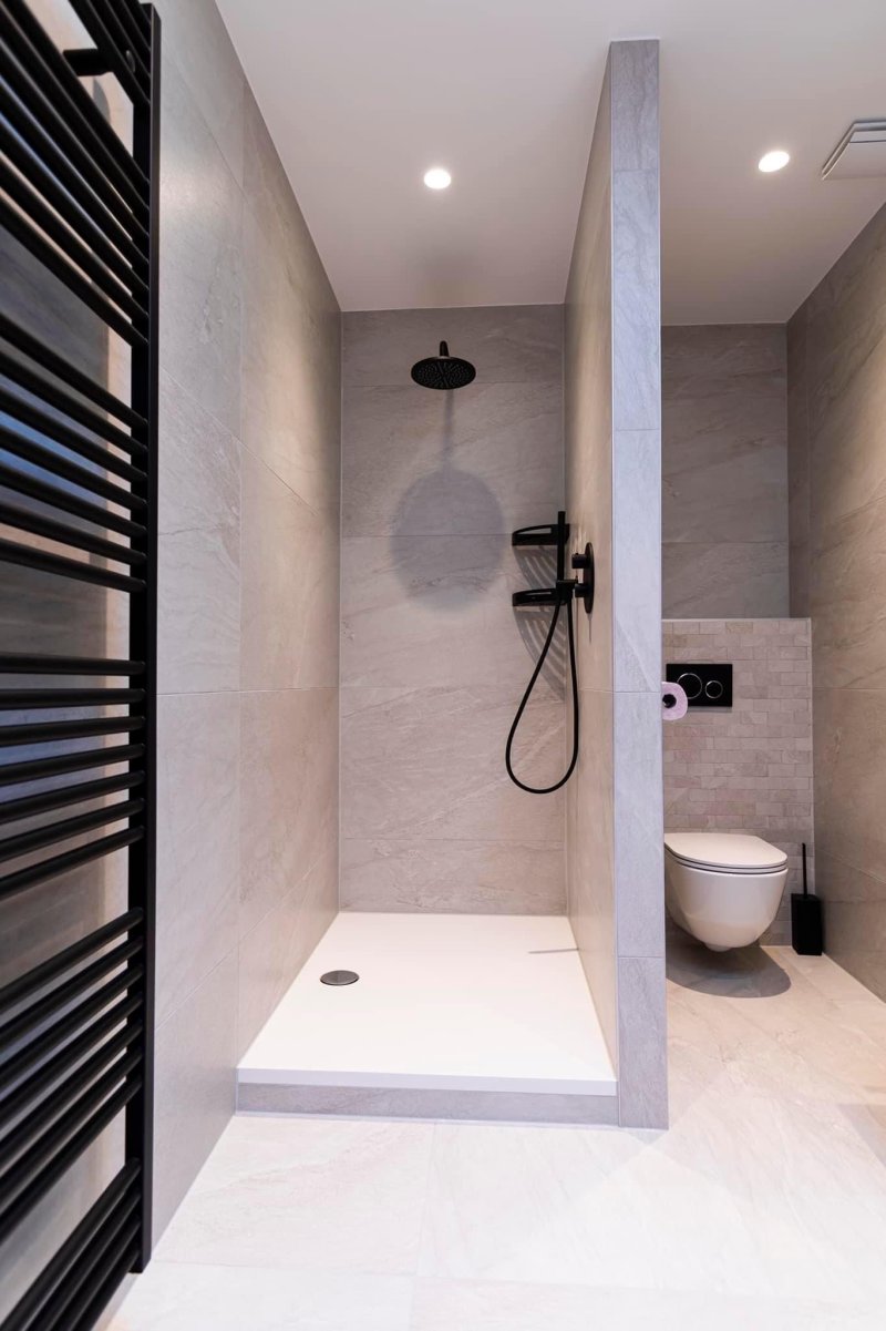 Bathroom in the style of minimalism