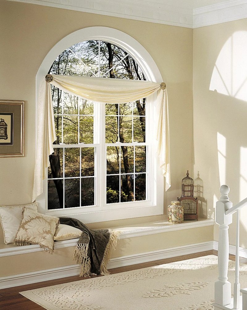 Arched windows in the interior