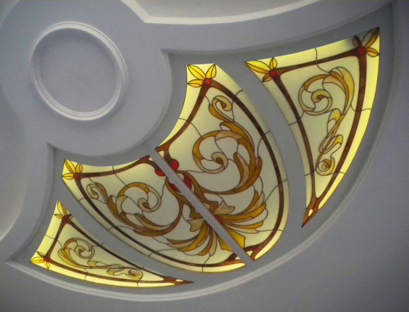 Stained -up aircraft on the ceiling