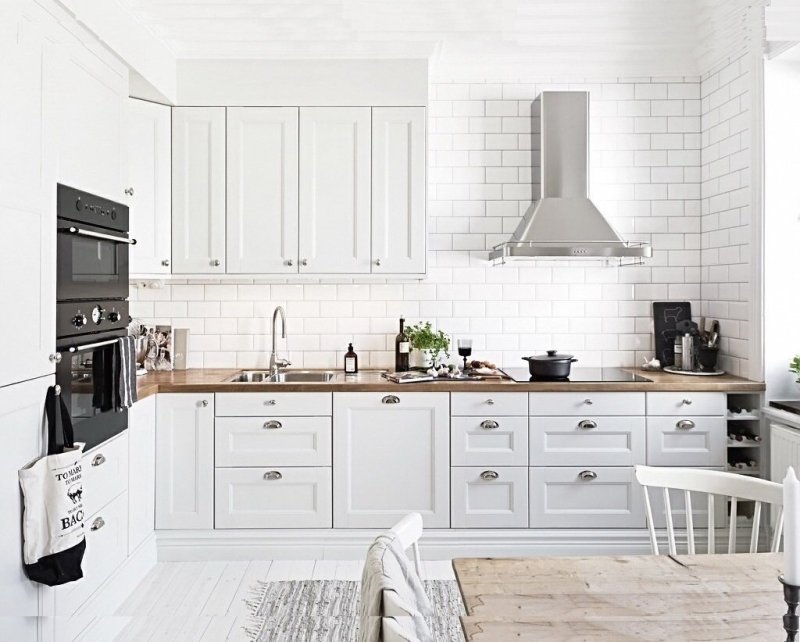 White kitchen Ikea Scande Style