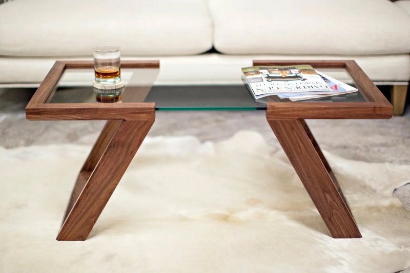 DIY coffee table made of wood