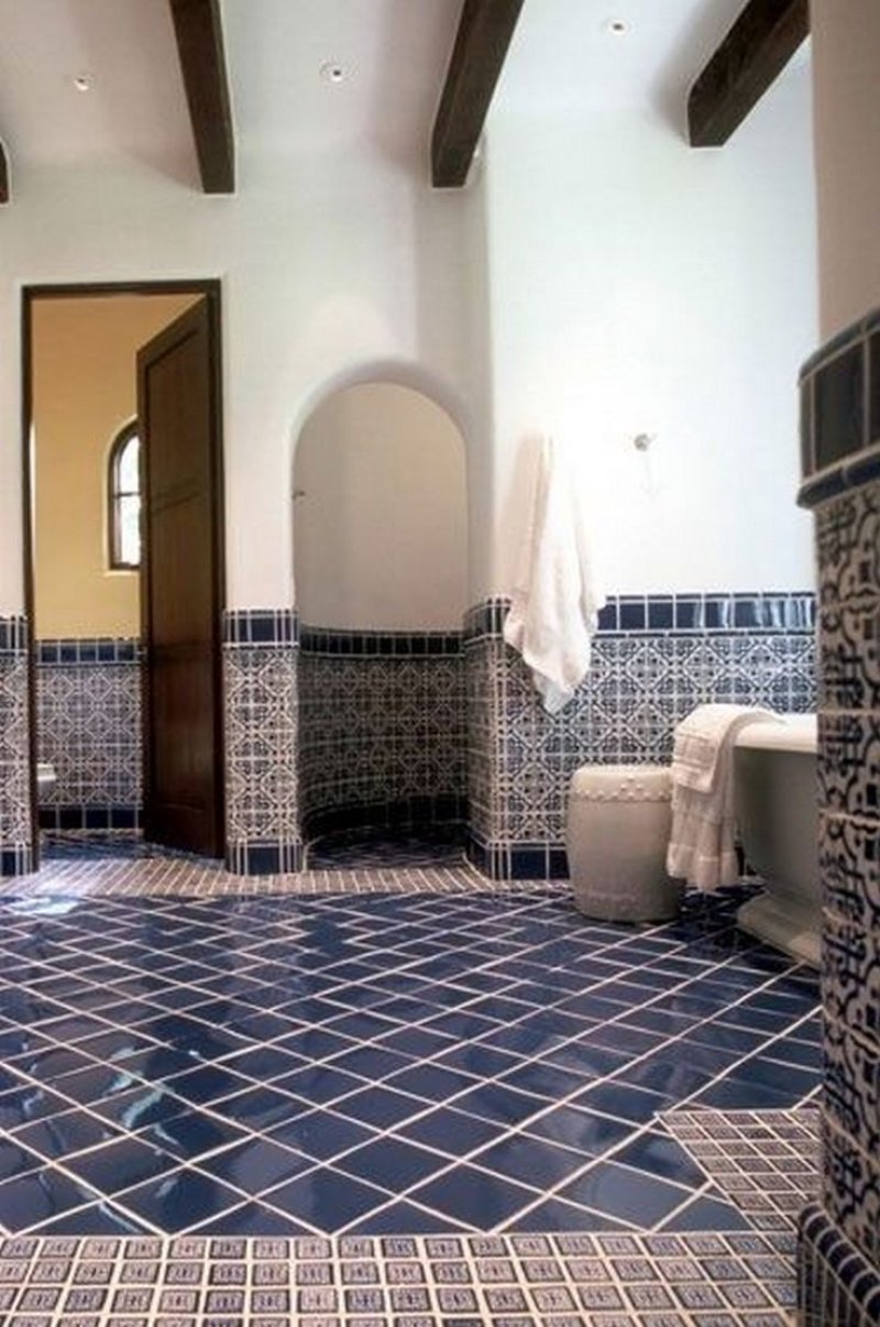 Mediterranean style in the interior of the bathroom