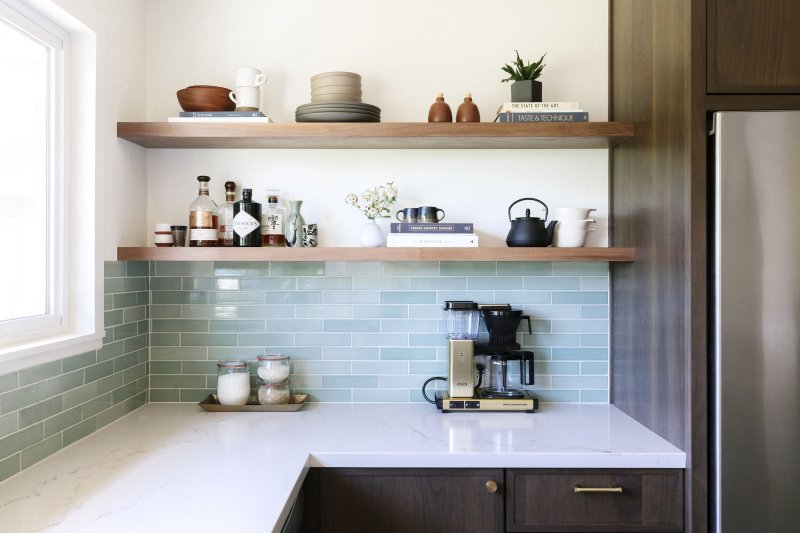 Kitchen design with open shelves