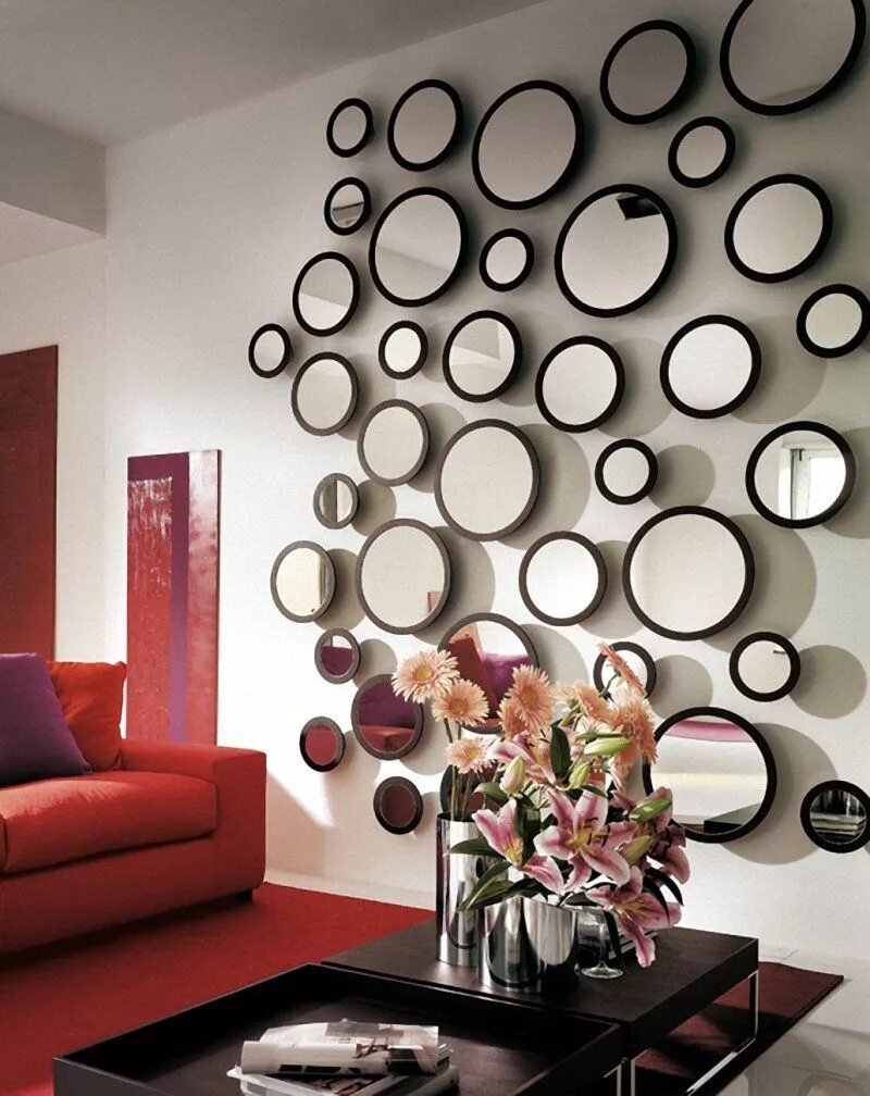 Decorative mirrors in the interior