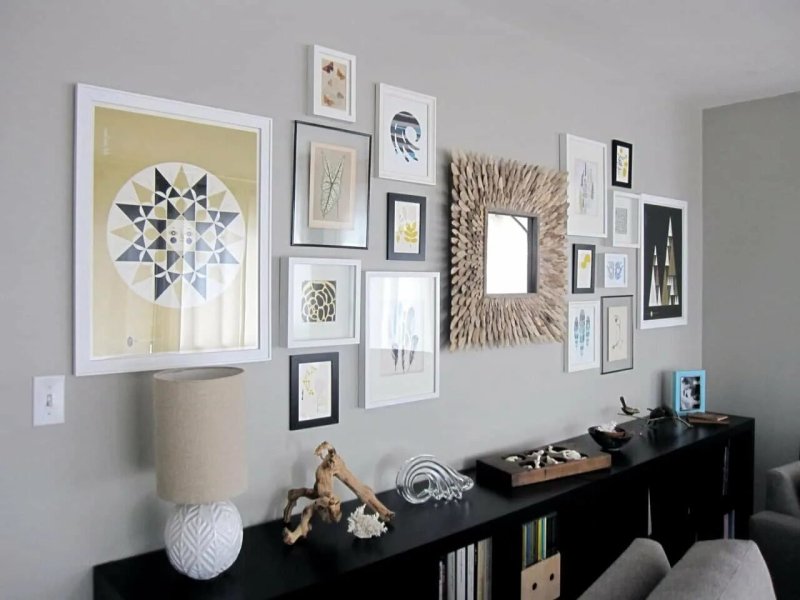 Wall decoration with paintings