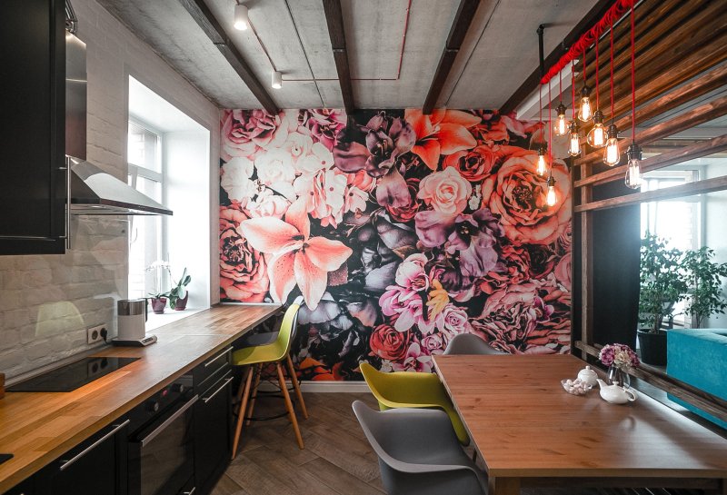 Bright wallpaper in the interior of the kitchen