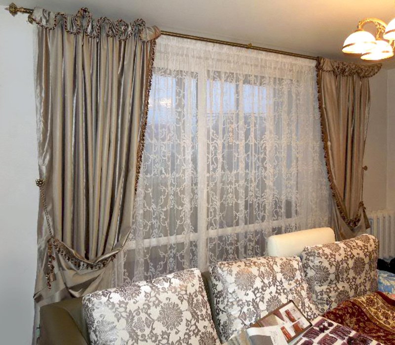 Tyul curtains in the living room