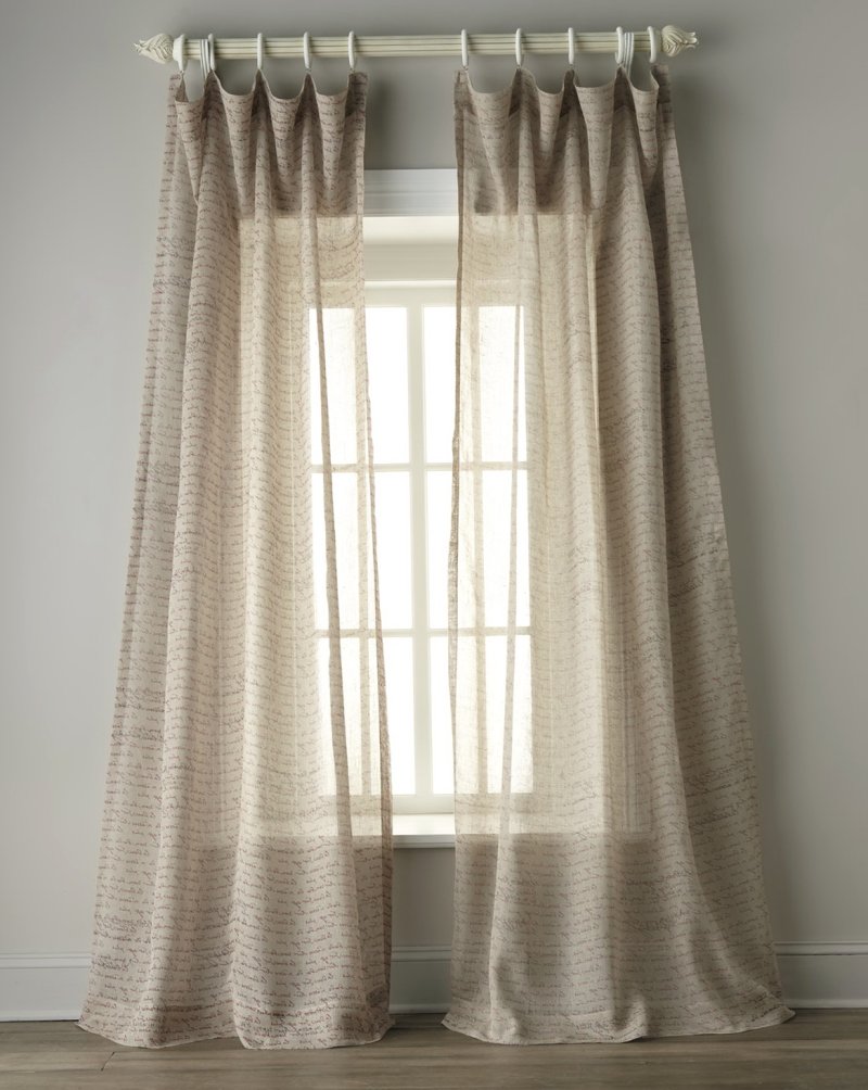 Linen curtains in the interior