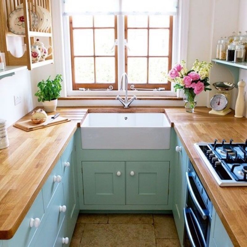 Small -sized kitchens with a window