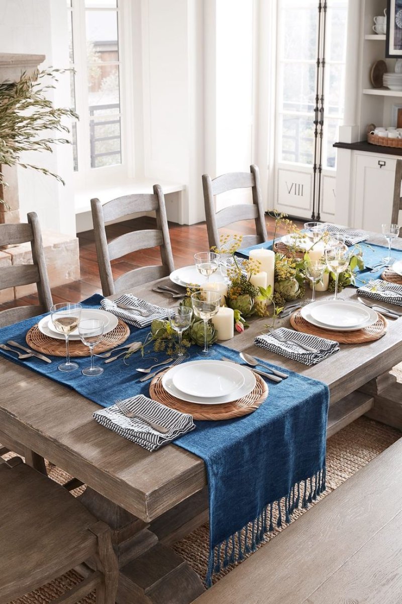 Dining table setting