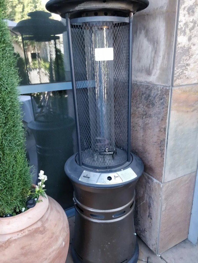 Aesto A-08 gas street heater